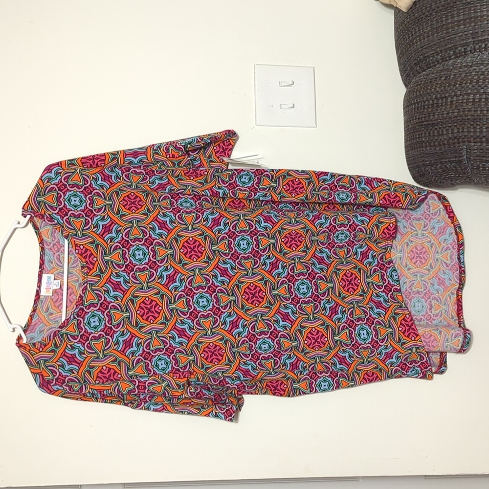 LulaRoe irma woman's Multicolor t shirt size small NWT